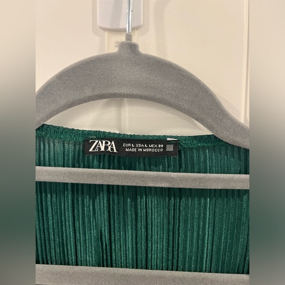 L Green Zara Blouse - Picture 2 of 2